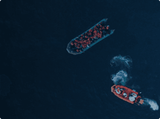 Bateau de MSF dans l'océan 