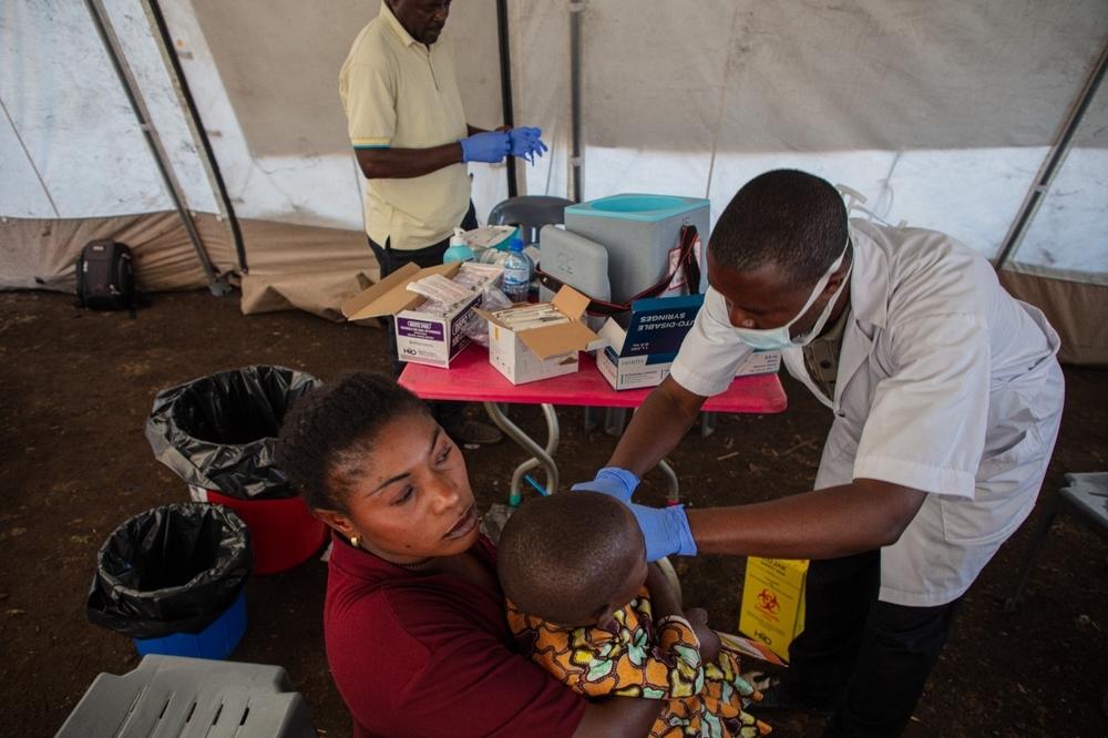 Entre juillet et octobre 2023, les équipes de MSF et du ministère de la Santé ont vacciné quelque 35 000 enfants de moins de cinq ans avec huit vaccins contre 11 maladies, dont la diphtérie, l'hépatite, la coqueluche, la pneumonie, la polio et la tuberculose. Juillet, 2023 © MSF/Alexandre Marcou