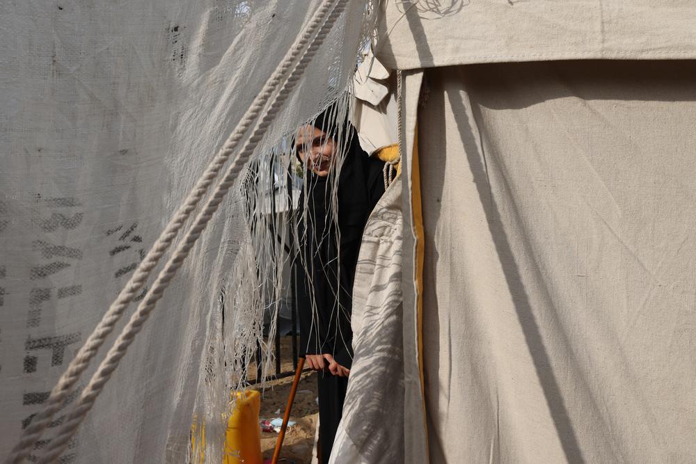 Les nuits sont très froides. Les personnes vivant dans les abris des camps sont confrontées à des conditions de vie très difficiles. Gaza, décembre, 2023 © MSF