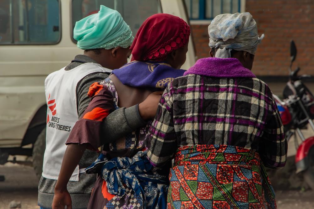  Le manque de sécurité et de moyens de survie s'est avéré particulièrement dangereux pour les femmes, comme en témoigne le nombre élevé de cas de violence sexuelle observés dans les centres de santé de Kanyaruchinya soutenus par MSF. Goma, RDC. Février, 2024 © MSF/Marion Molinari