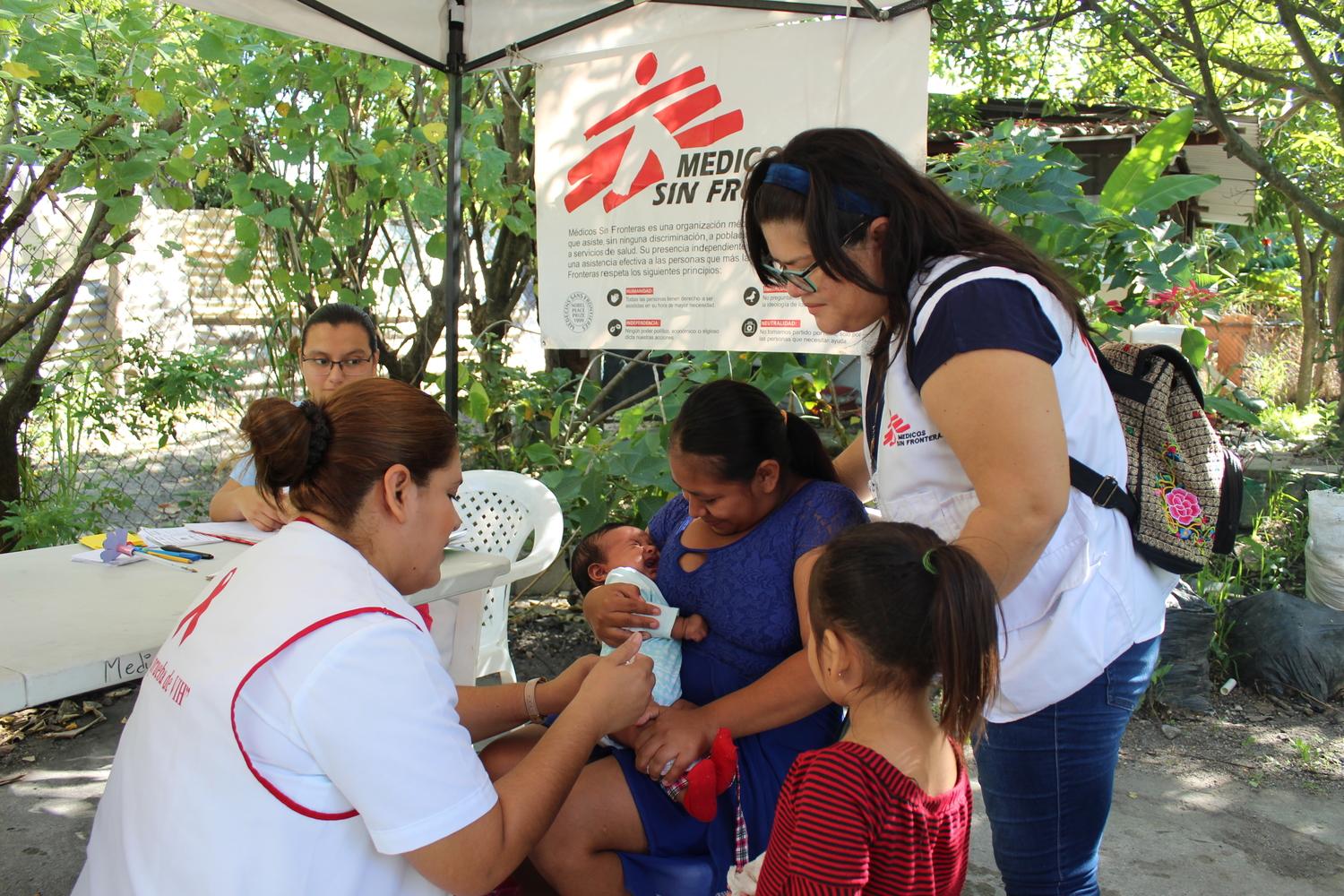 An MSF mobile team and staff from the Guadalupe health unit with a family during a vaccination day organised for a community in Soyapango. El Salvador, November 2019. 