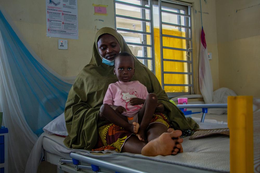 Belki and her son Sadik were admitted immediately when they showed up at the Murtala Mohamad specialised hospital where MSF runs a diphtheria treatment center. 