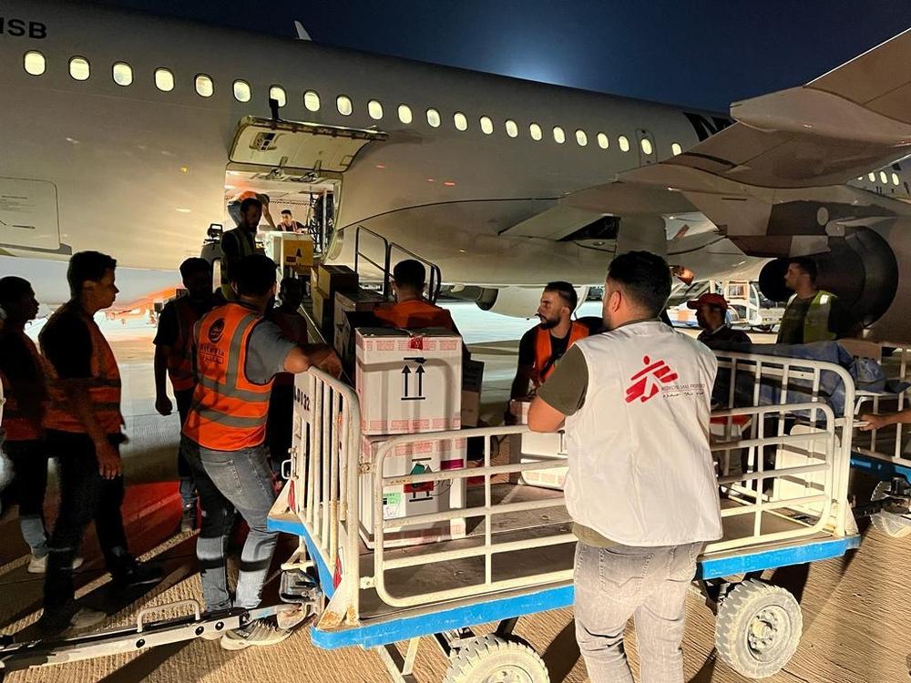 An MSF logistics coordinator supervises the convoy of medical supplies to be sent to Derna, Libya. 
