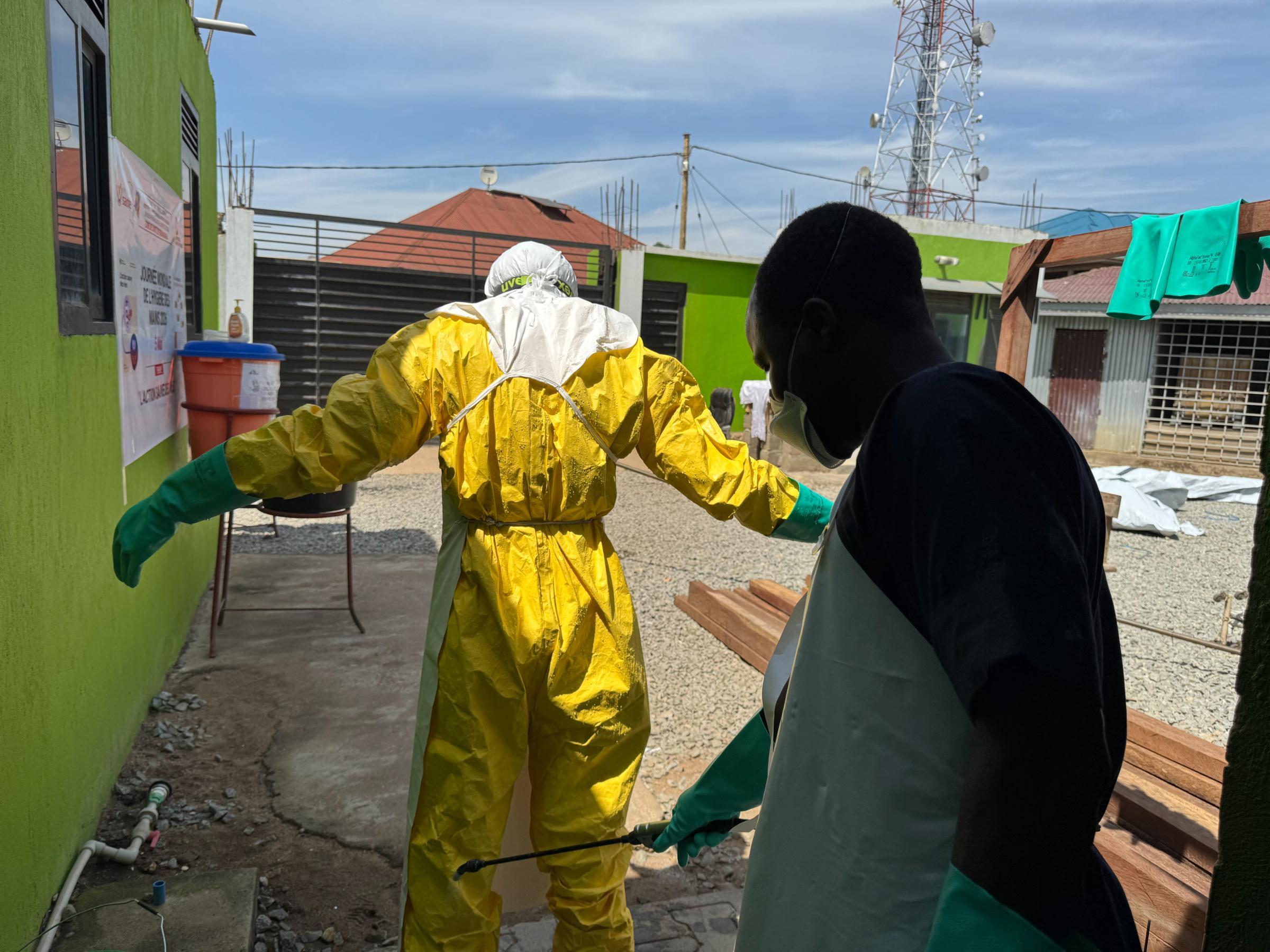 Ebola : “La réponse n’est pas en phase avec la vitesse à laquelle la maladie se propage”