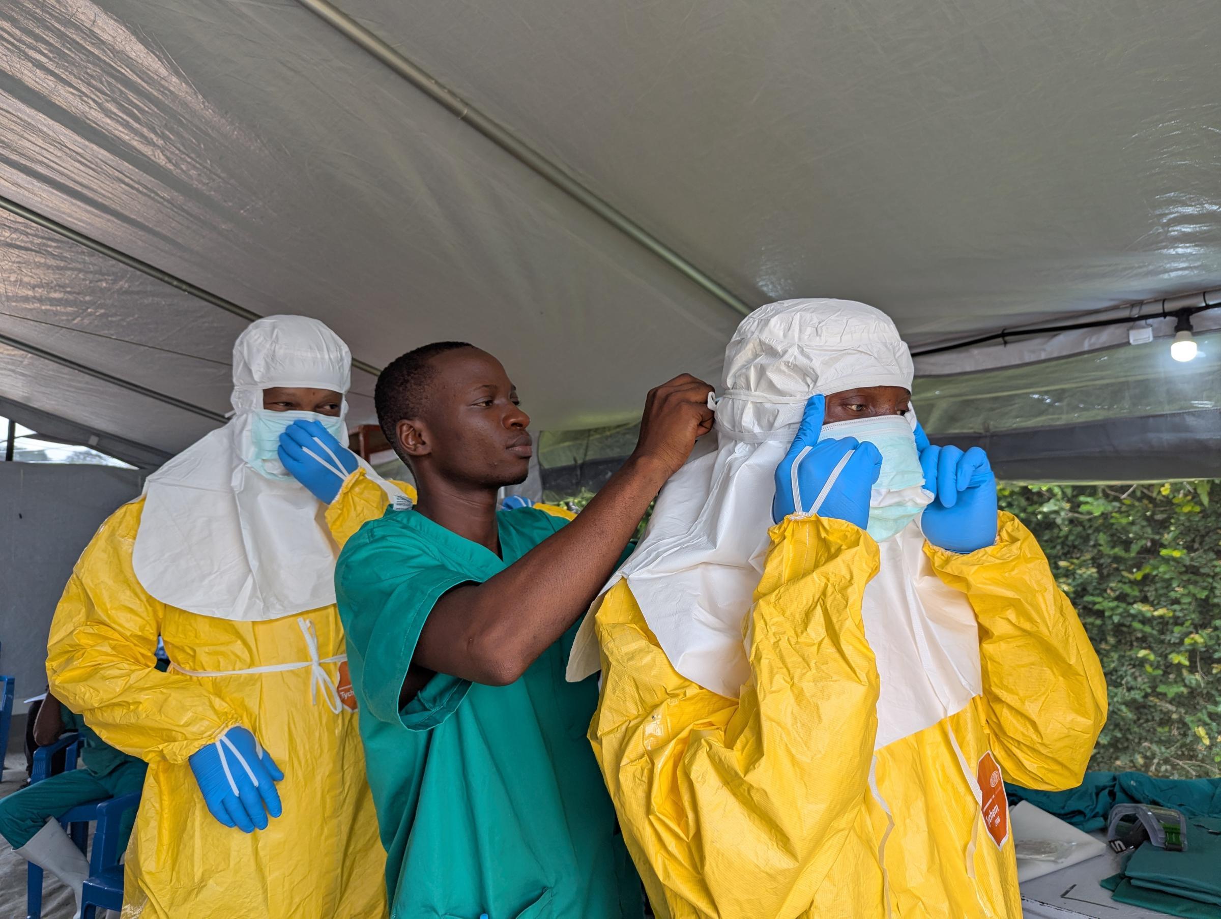 Alors que le virus Ebola se propage dans plusieurs provinces, MSF renforce son intervention en ouvrant de nouveaux centres de soins